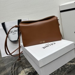 셀린느 트리오 플랩 10P862