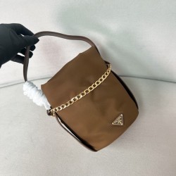 프라다 쁘띠 삭 누아르 미니 버킷백 1BE088