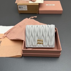 미우미우 마테라쎄 포켓 반지갑 5MV204