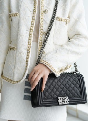 샤넬 보이백 미디움 캐비어 보이백 A67086