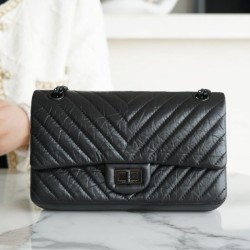 샤넬 2.55백 미디움 쉐브론 카프스킨 블랙