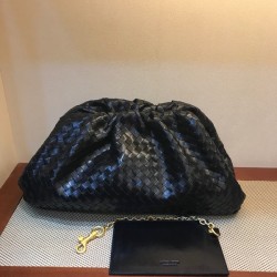 보테가 베네타 레더 파우치백 블랙
